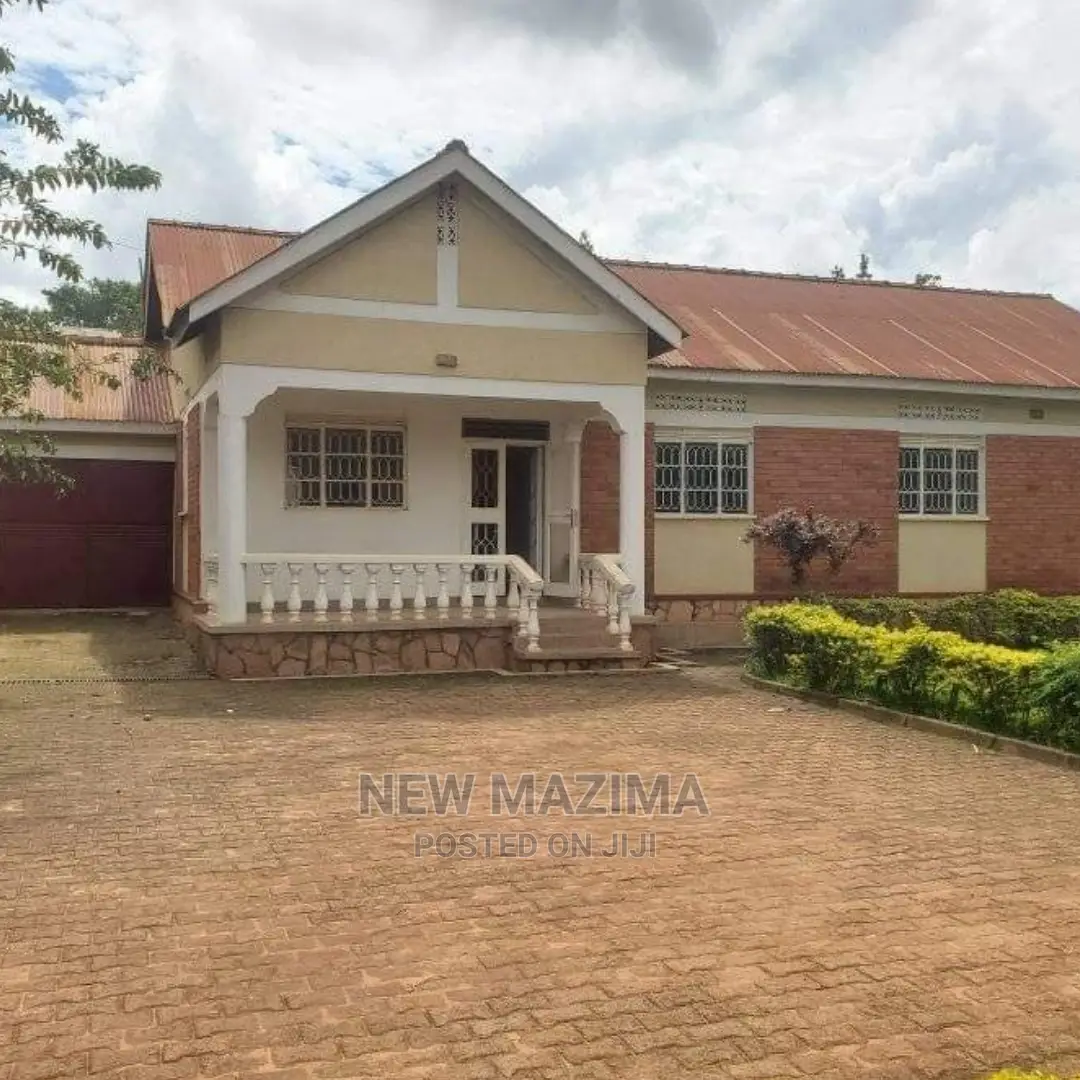 3bdrm Bungalow in Nsambya Town, Division a for Sale