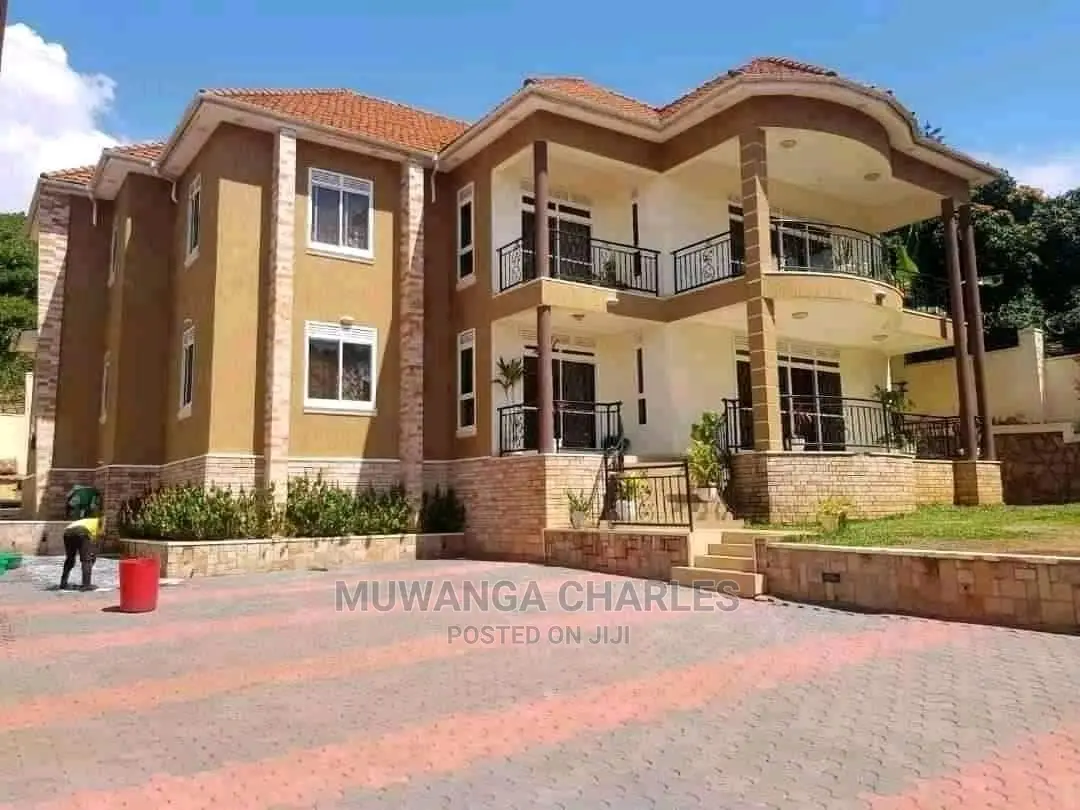5bdrm Duplex in Fs Properties Ltd, Central Division for Sale