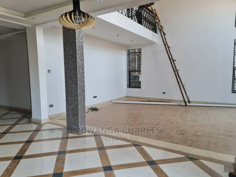 5bdrm Duplex in Fs Properties Ltd, Central Division for Sale