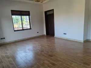 5bdrm Duplex in Fs Properties Ltd, Central Division for Sale