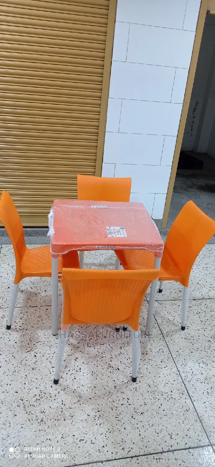 4seaters Plastic Restaurant Set