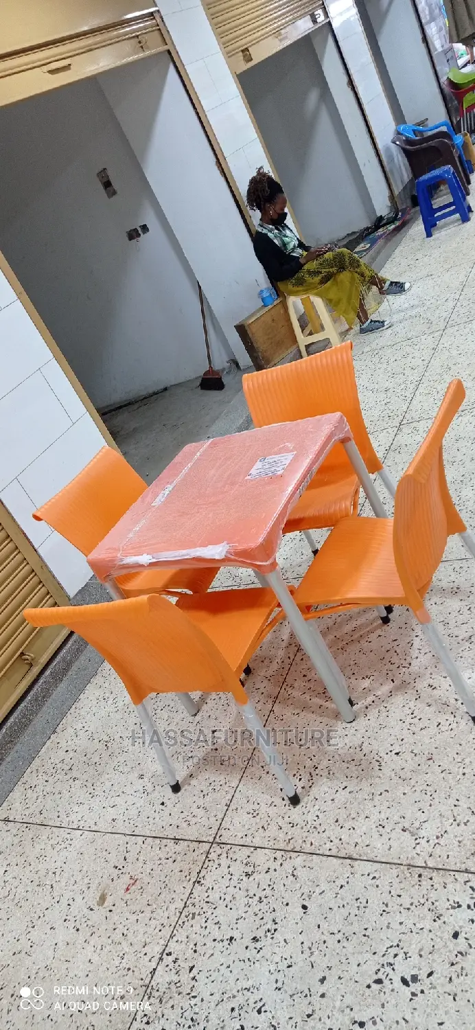 4seaters Plastic Restaurant Set