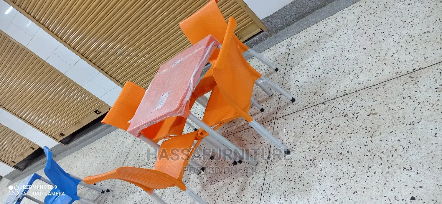 4seaters Plastic Restaurant Set