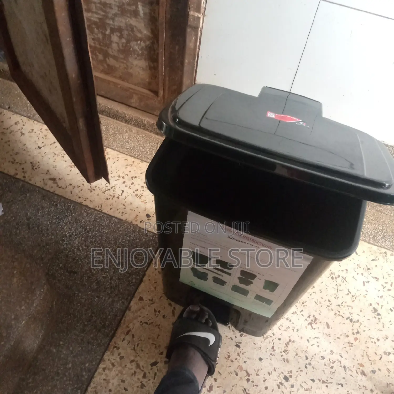 Plastic Step on Dust Bin Medium Size