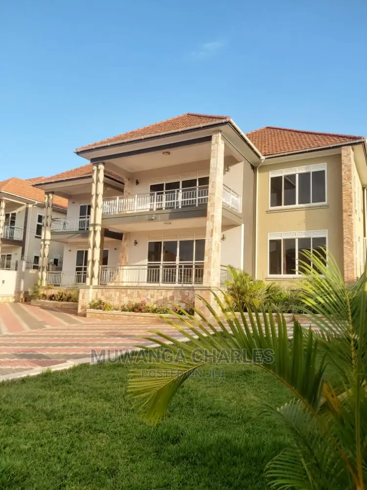 5bdrm Duplex in Fs Properties Ltd, Central Division for Sale