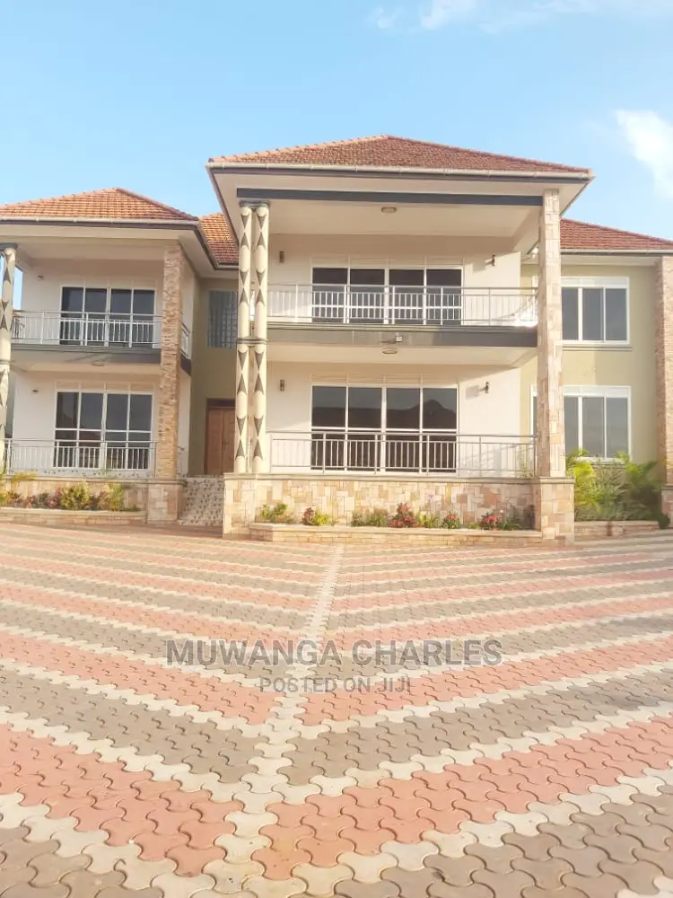 5bdrm Duplex in Fs Properties Ltd, Central Division for Sale