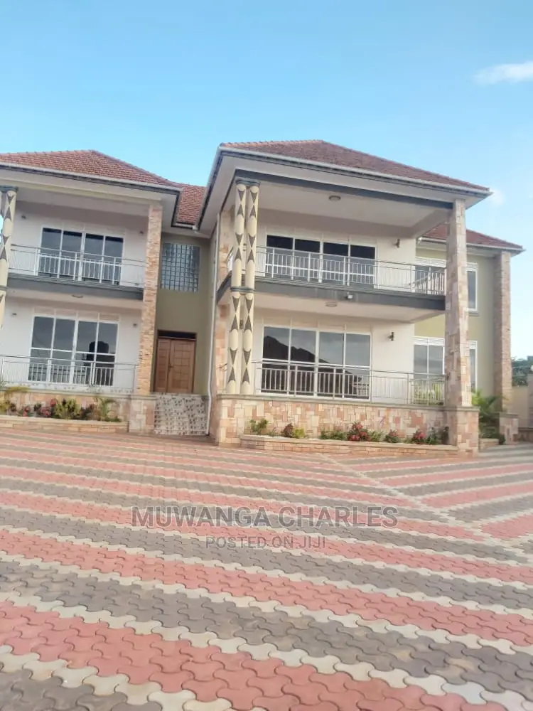 5bdrm Duplex in Fs Properties Ltd, Central Division for Sale