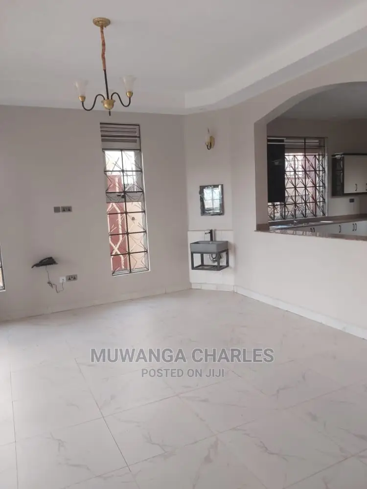 5bdrm Duplex in Fs Properties Ltd, Central Division for Sale