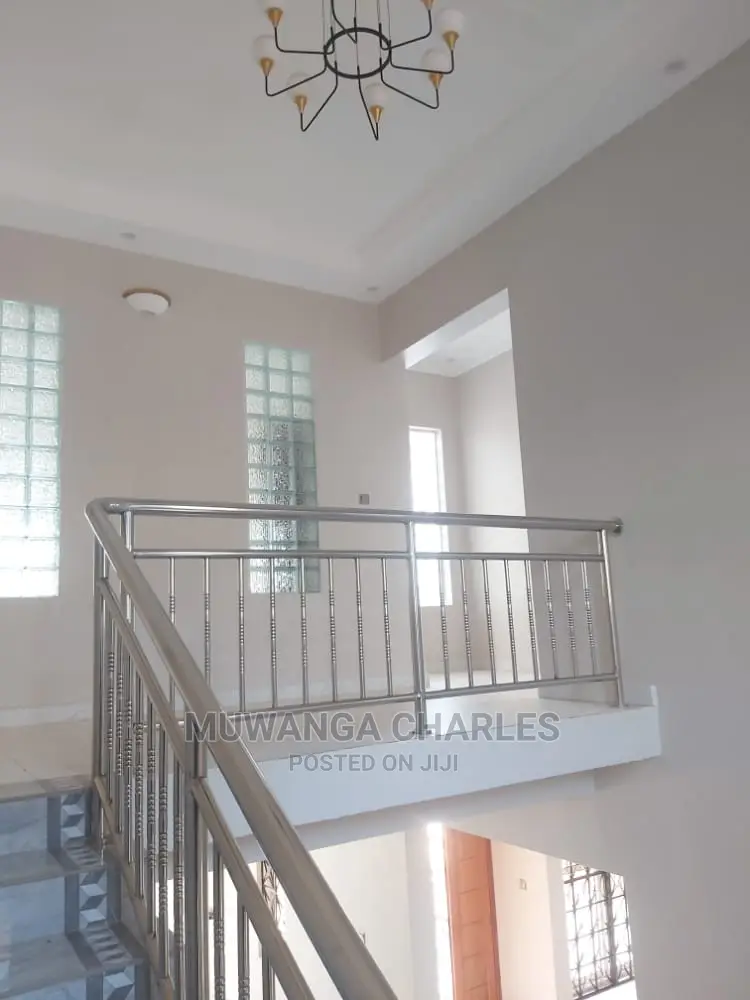 5bdrm Duplex in Fs Properties Ltd, Central Division for Sale