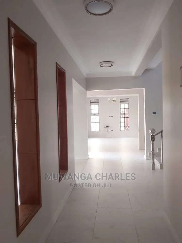 5bdrm Duplex in Fs Properties Ltd, Central Division for Sale