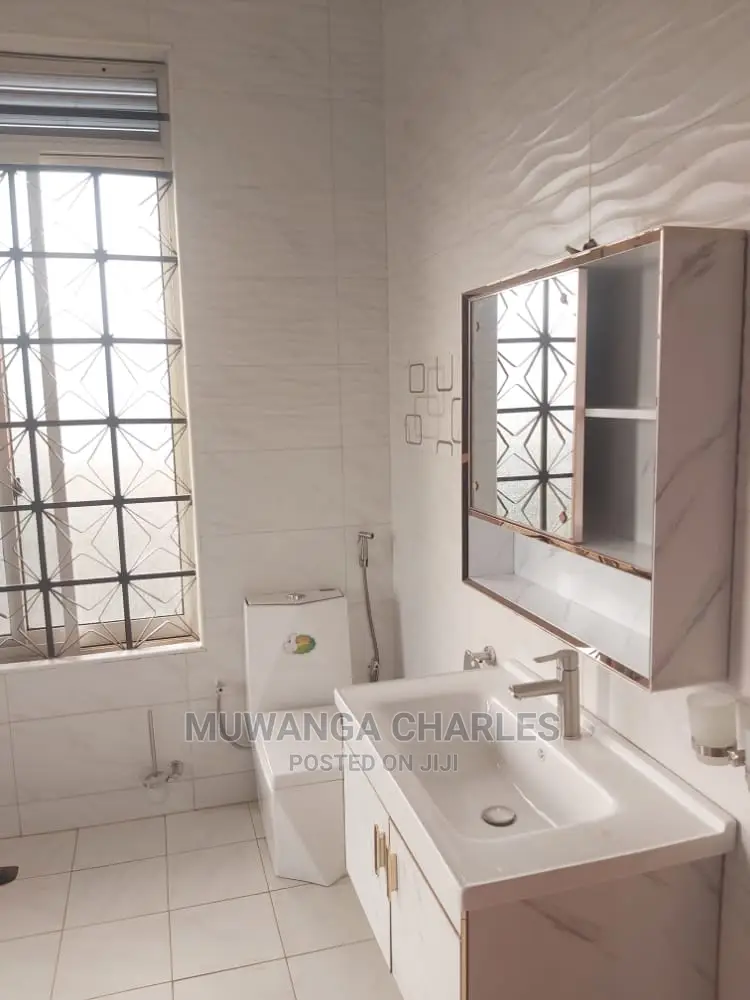 5bdrm Duplex in Fs Properties Ltd, Central Division for Sale