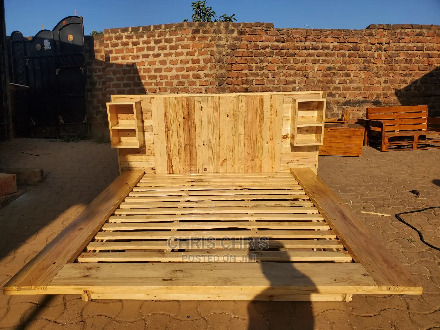Unique Pallet Craft Bed