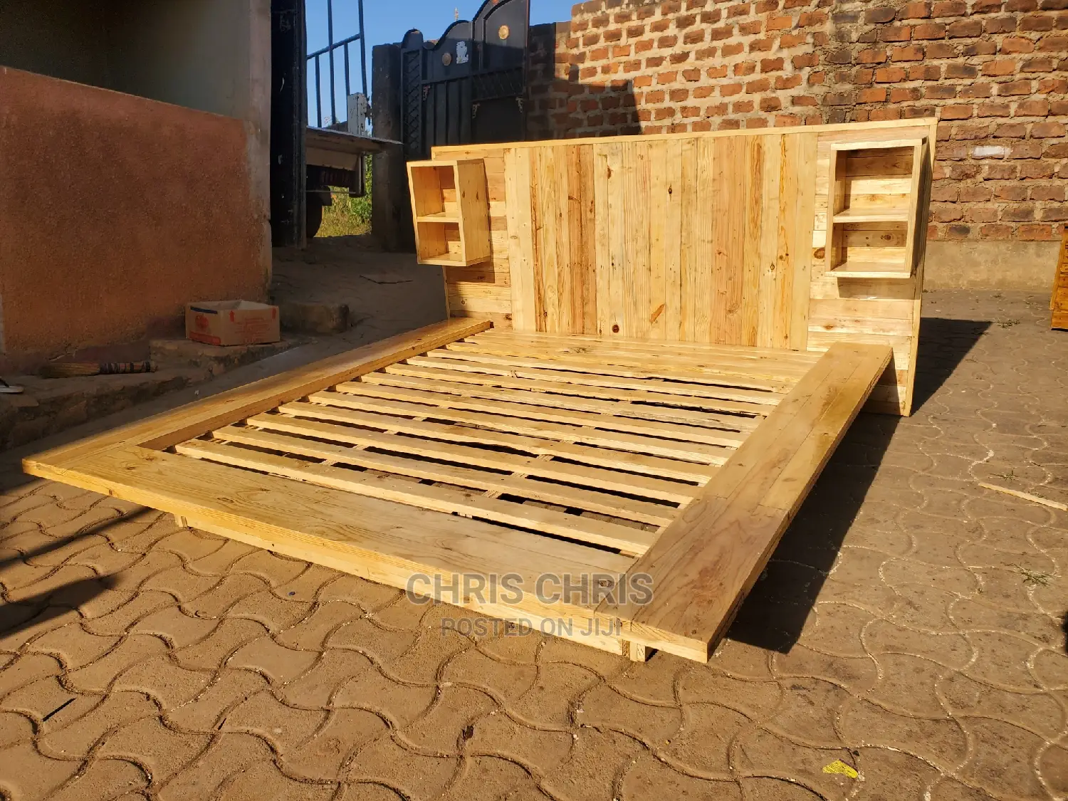 Unique Pallet Craft Bed