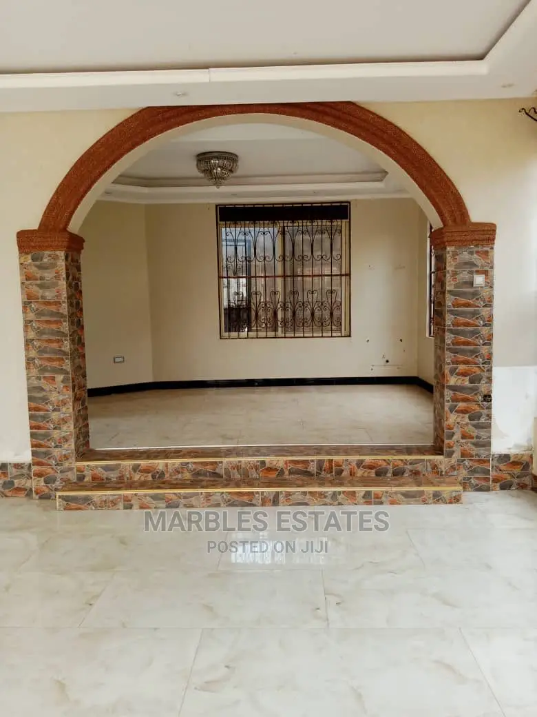 4bdrm House in Mutundwe, Central Division for Sale