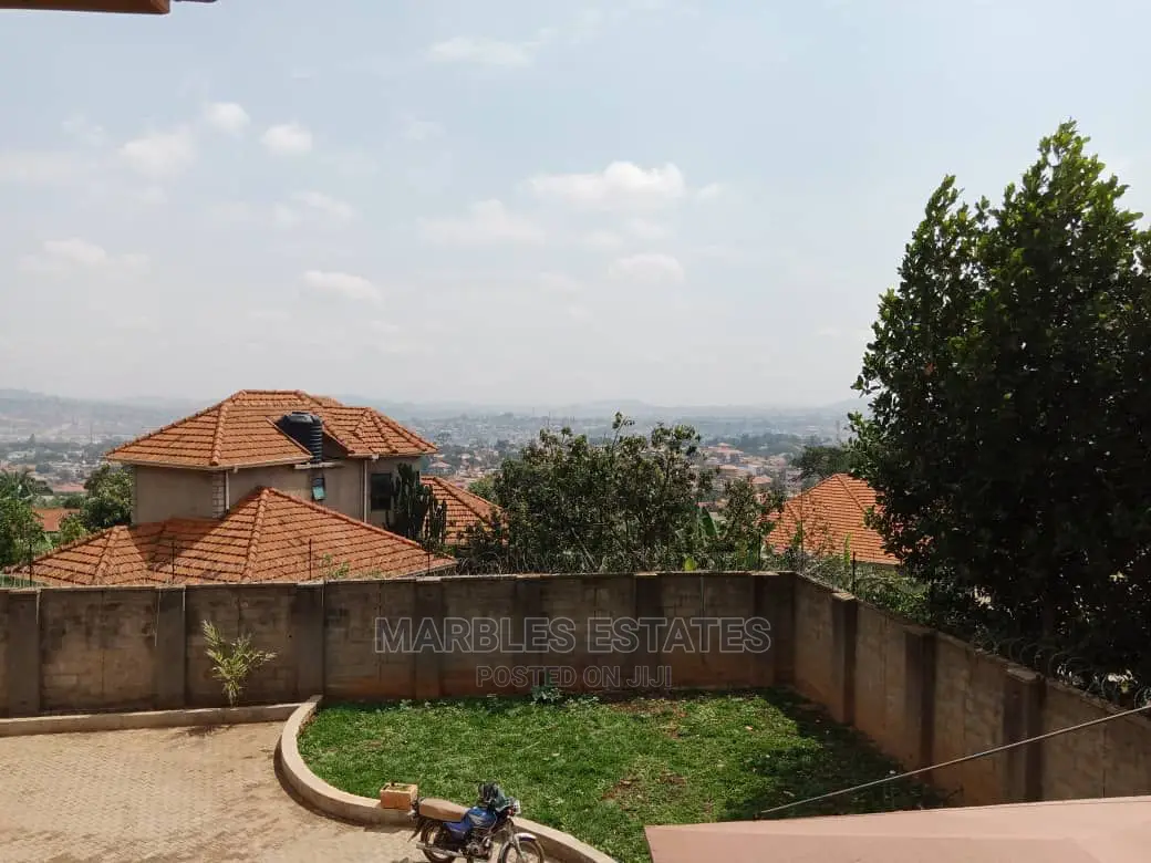 4bdrm House in Mutundwe, Central Division for Sale