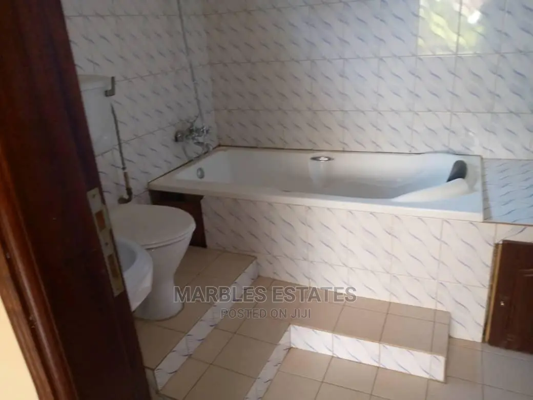 4bdrm House in Mutundwe, Central Division for Sale