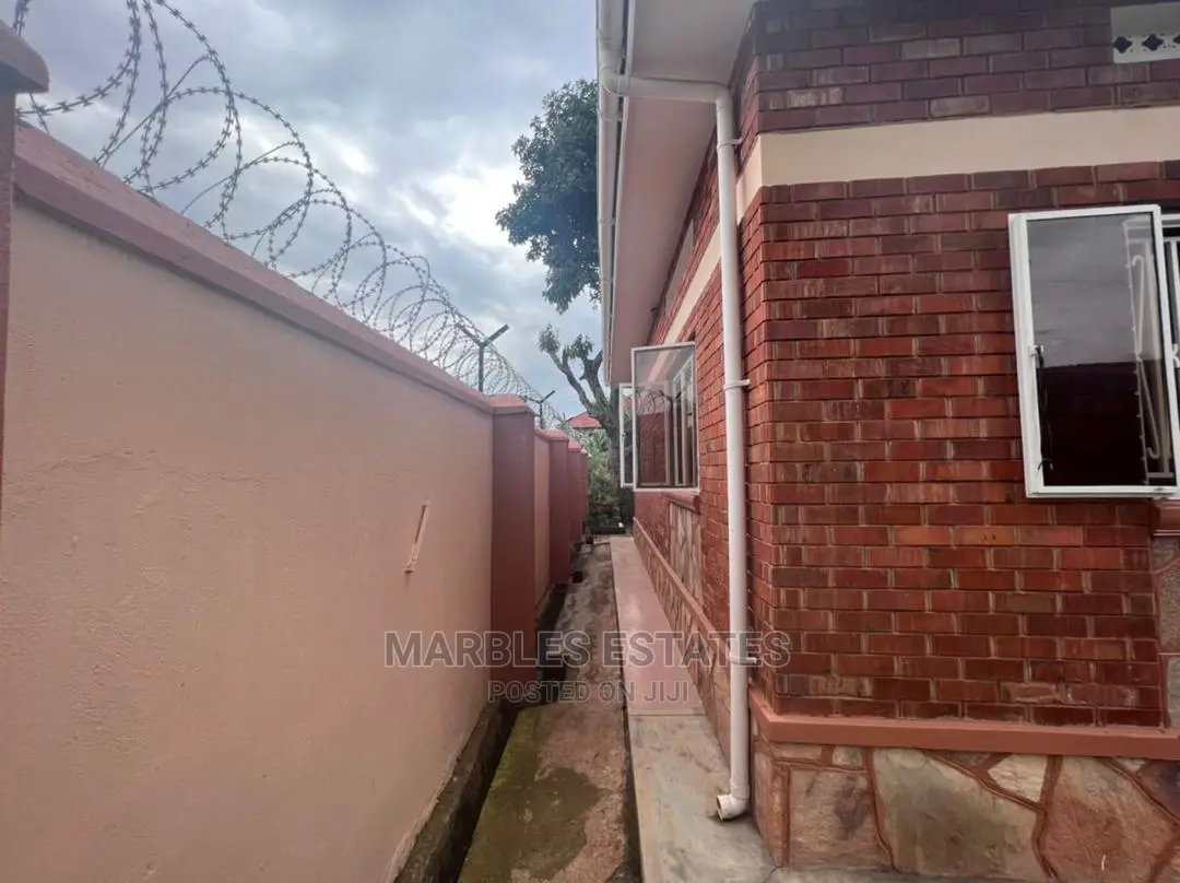 3bdrm House in Muyenga, Central Division for Sale