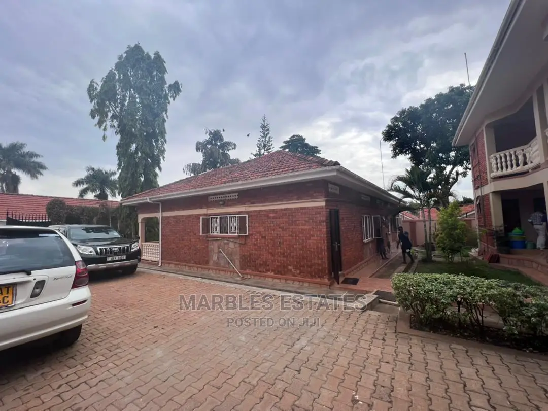 3bdrm House in Muyenga, Central Division for Sale