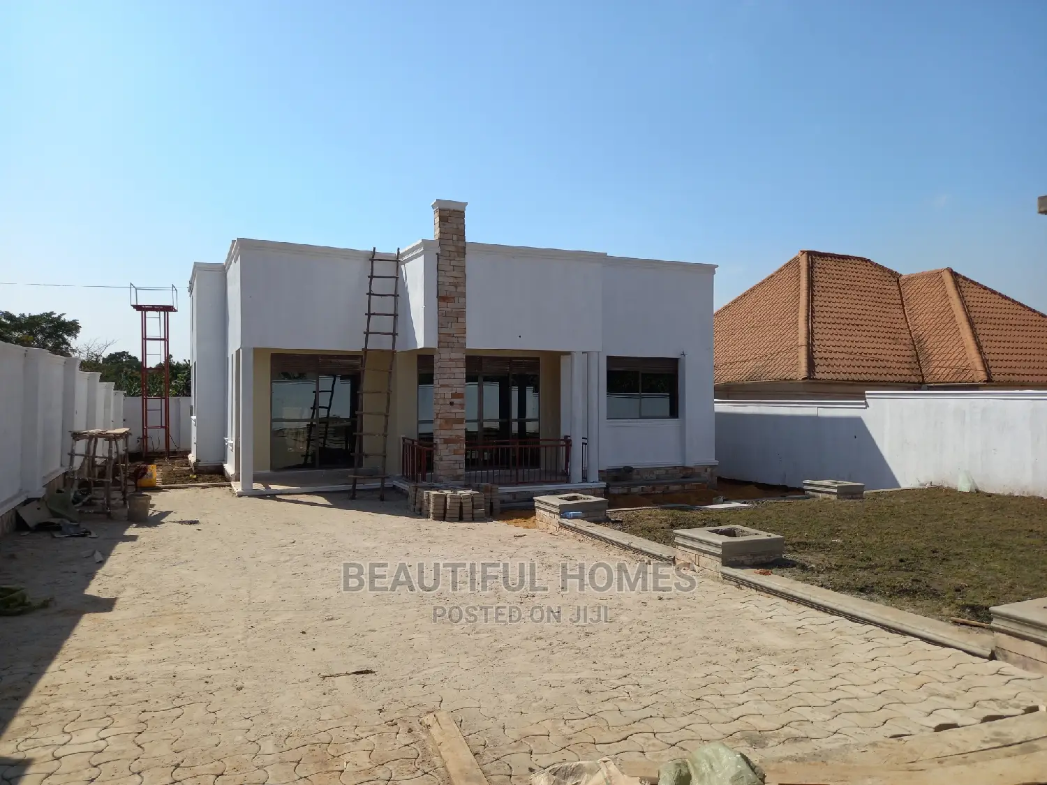 Furnished 4bdrm Bungalow in Kira for Sale