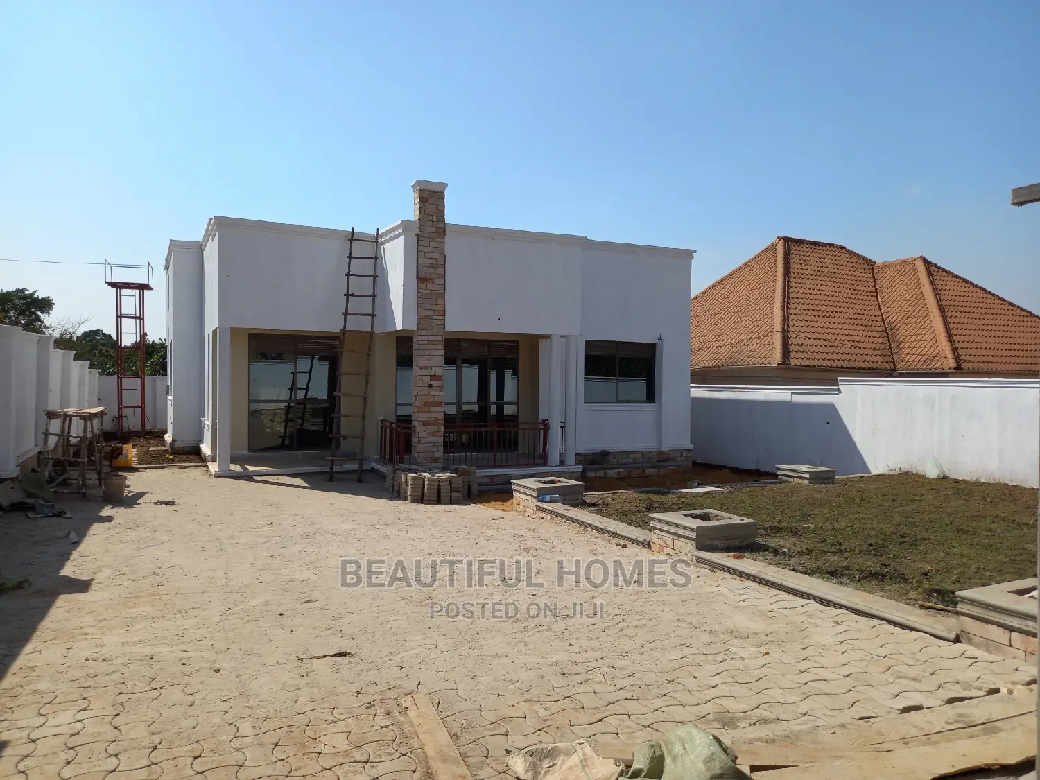 Furnished 4bdrm Bungalow in Kira for Sale