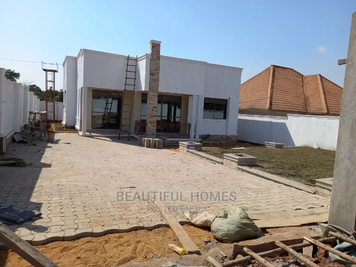 Furnished 4bdrm Bungalow in Kira for Sale