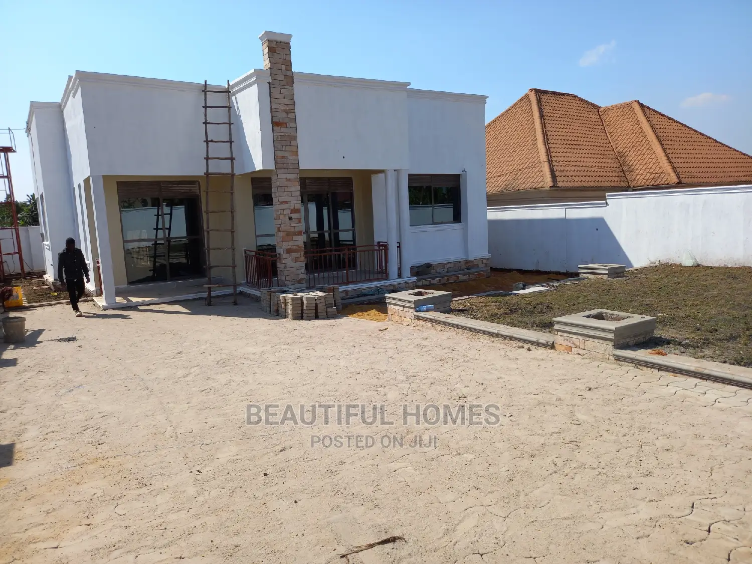 Furnished 4bdrm House in Kira for Sale