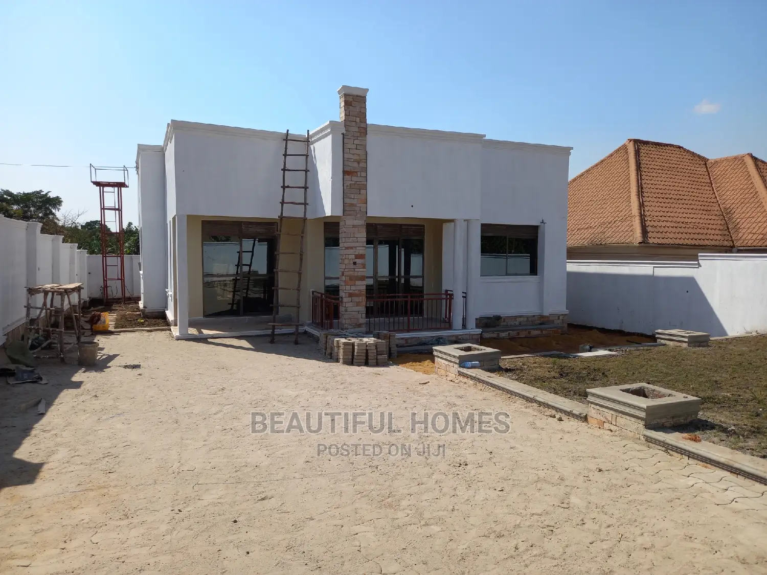 Furnished 4bdrm House in Kira Near the Road for Sale