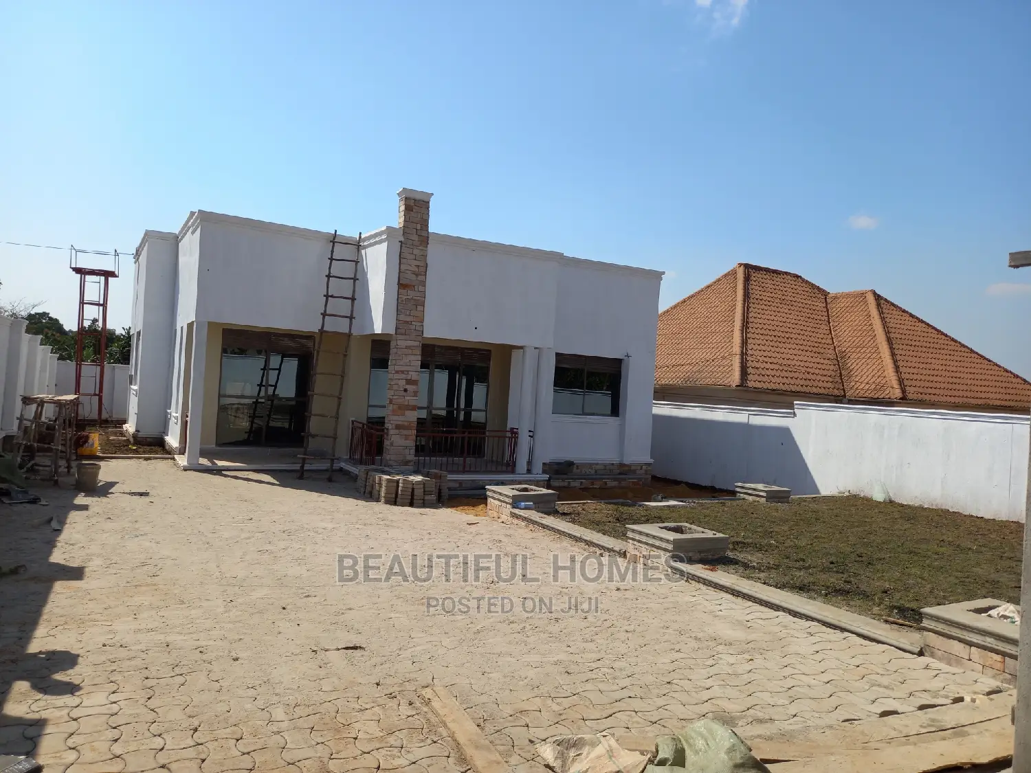 Furnished 4bdrm House in Kira Near the Road for Sale