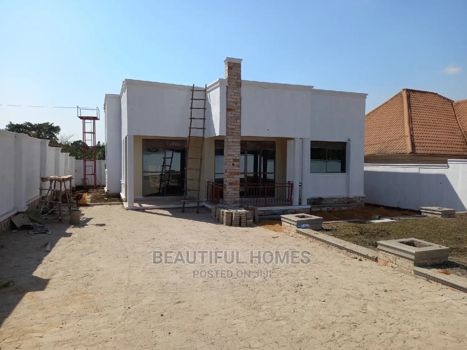 Furnished 4bdrm House in Kira Near the Road for Sale