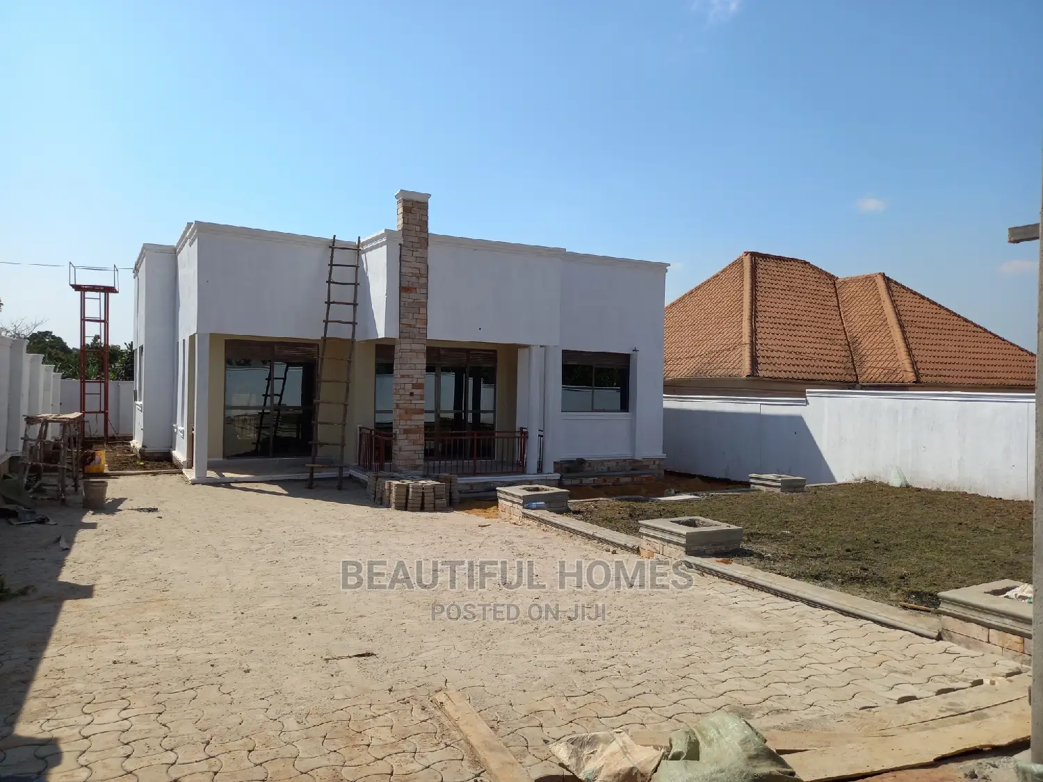 Furnished 4bdrm House in Kira Near the Road for Sale
