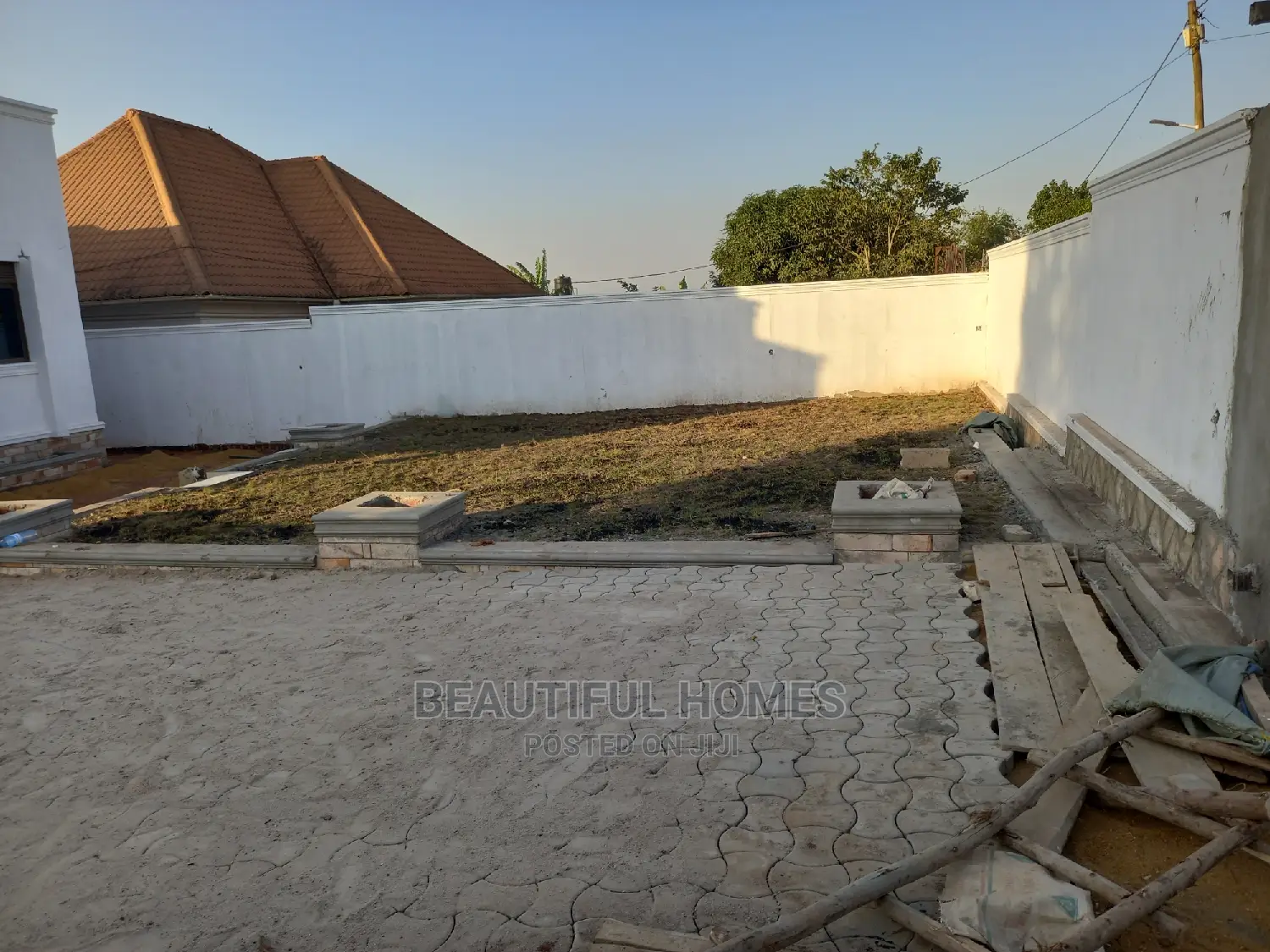 Furnished 4bdrm Bungalow in Kira for Sale