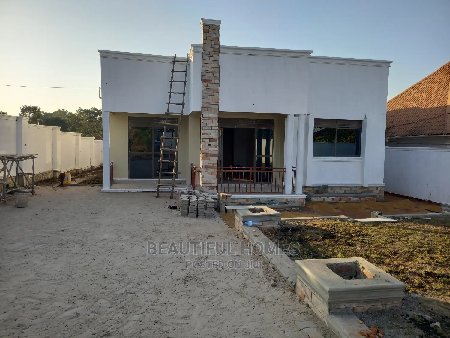 Furnished 4bdrm House in Kira for Sale