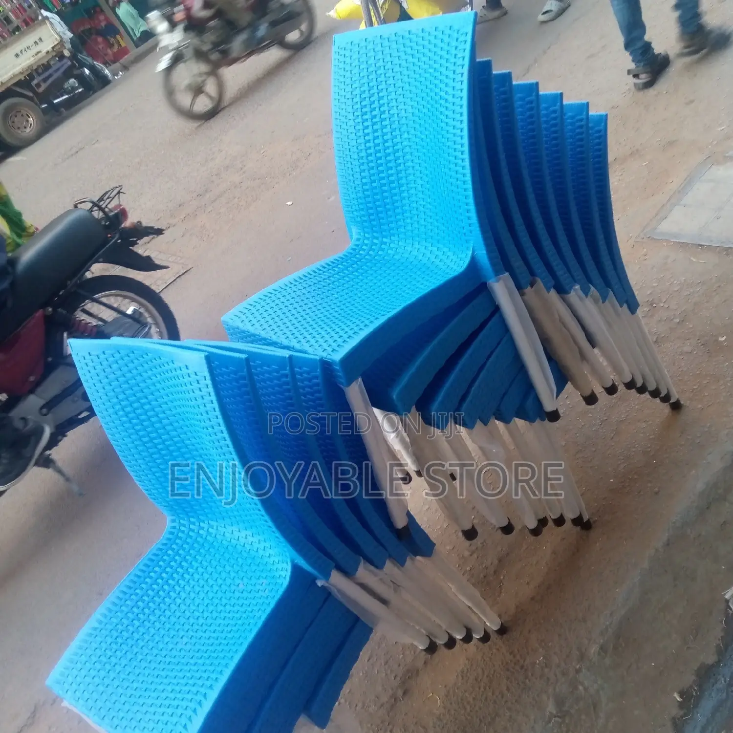 Plastic Trending Chairs