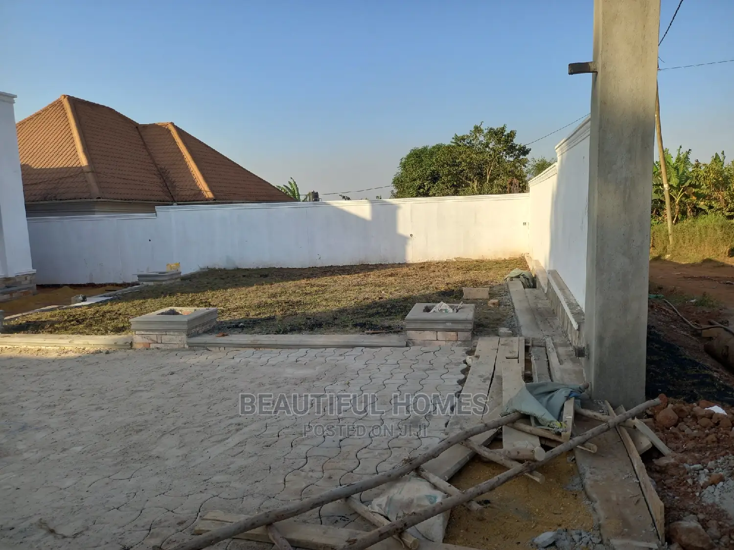 Furnished 4bdrm House in Kira for Sale