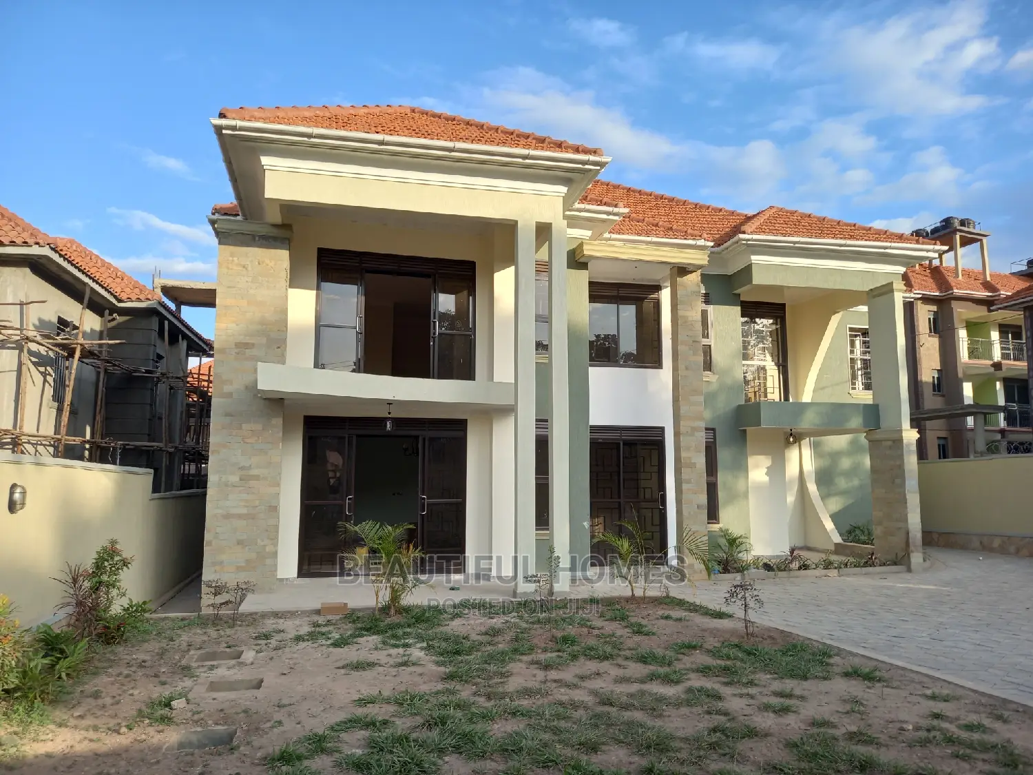 Furnished 6bdrm House in Kira Corporate Area for Sale