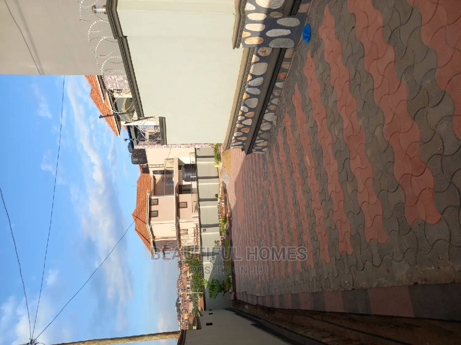 Furnished 6bdrm Mansion in Kira for Sale