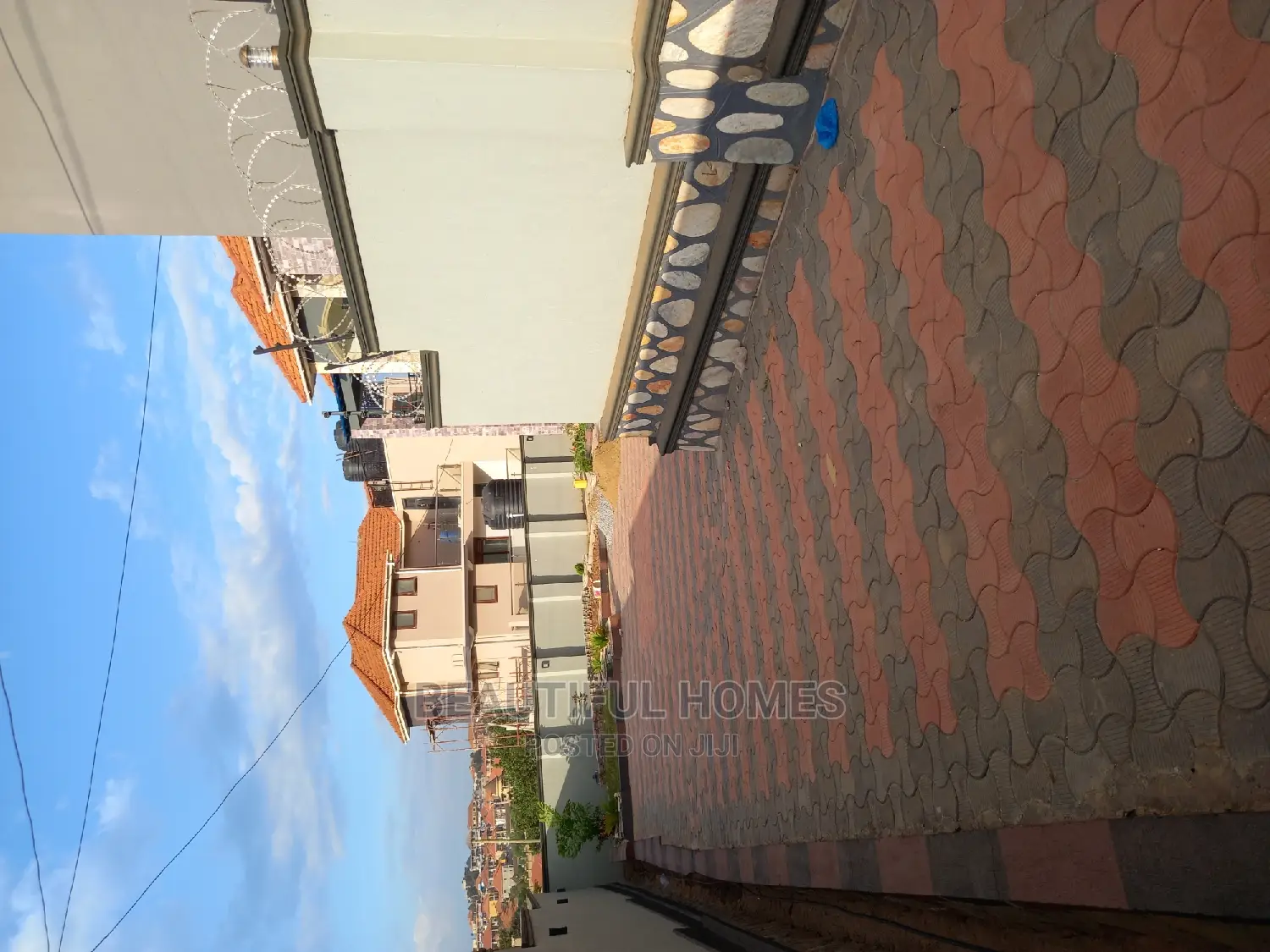 Furnished 6bdrm Mansion in Kira for Sale