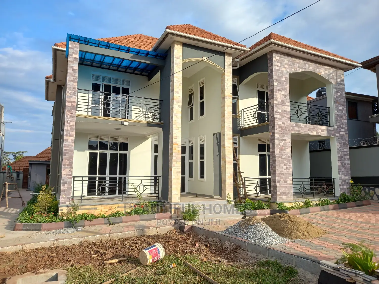 Furnished 6bdrm Mansion in Kira Rich Estate for Sale