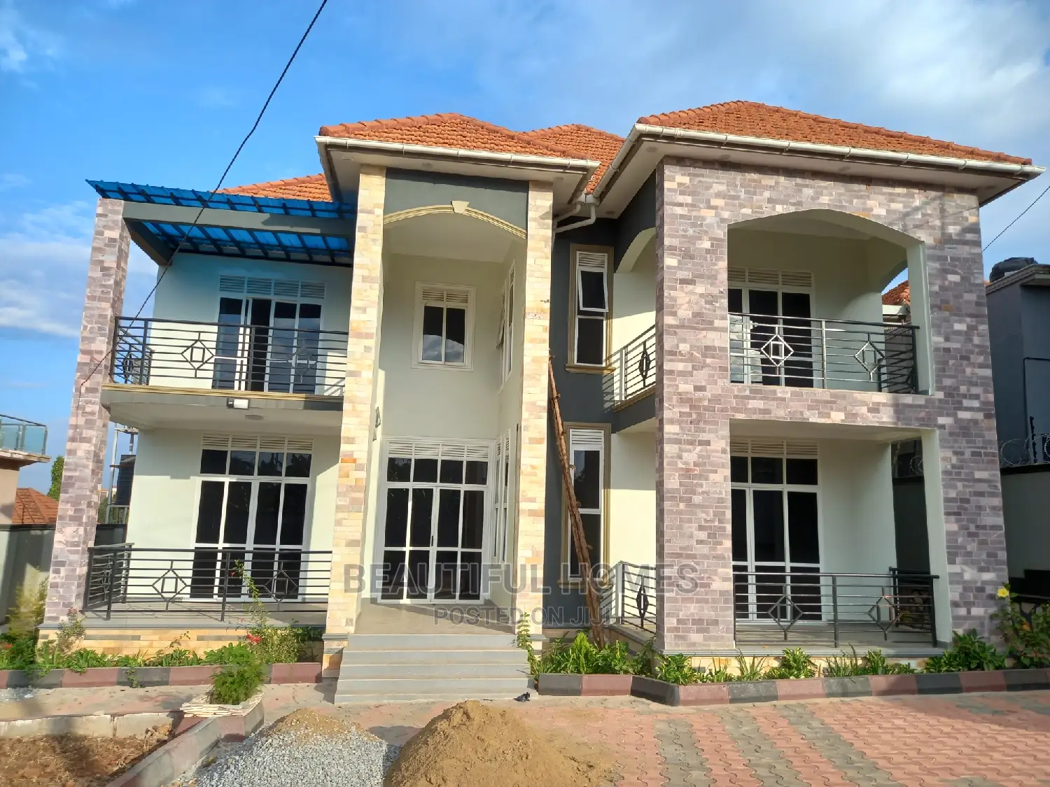 Furnished 6bdrm Mansion in Kira Organised for Sale
