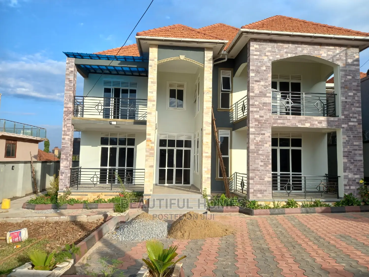 Furnished 6bdrm Mansion in Kira Rich Palatial for Sale
