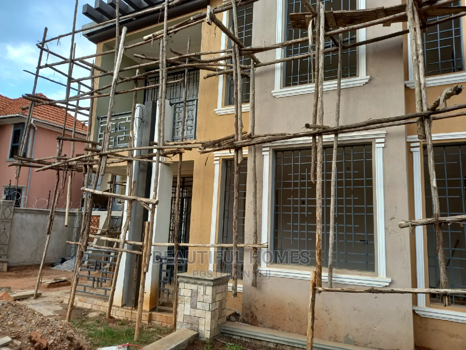 Furnished 4bdrm Duplex in Kira Wealthy Area for sale