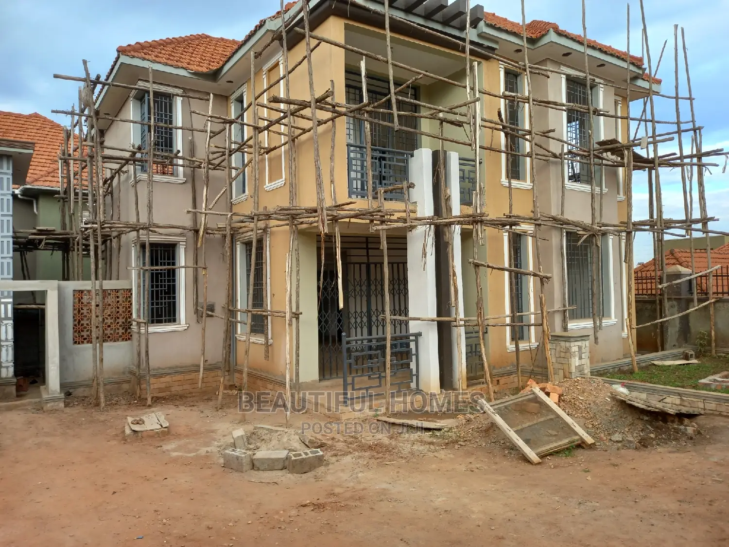 Furnished 4bdrm Duplex in Kira Wealthy Area for sale