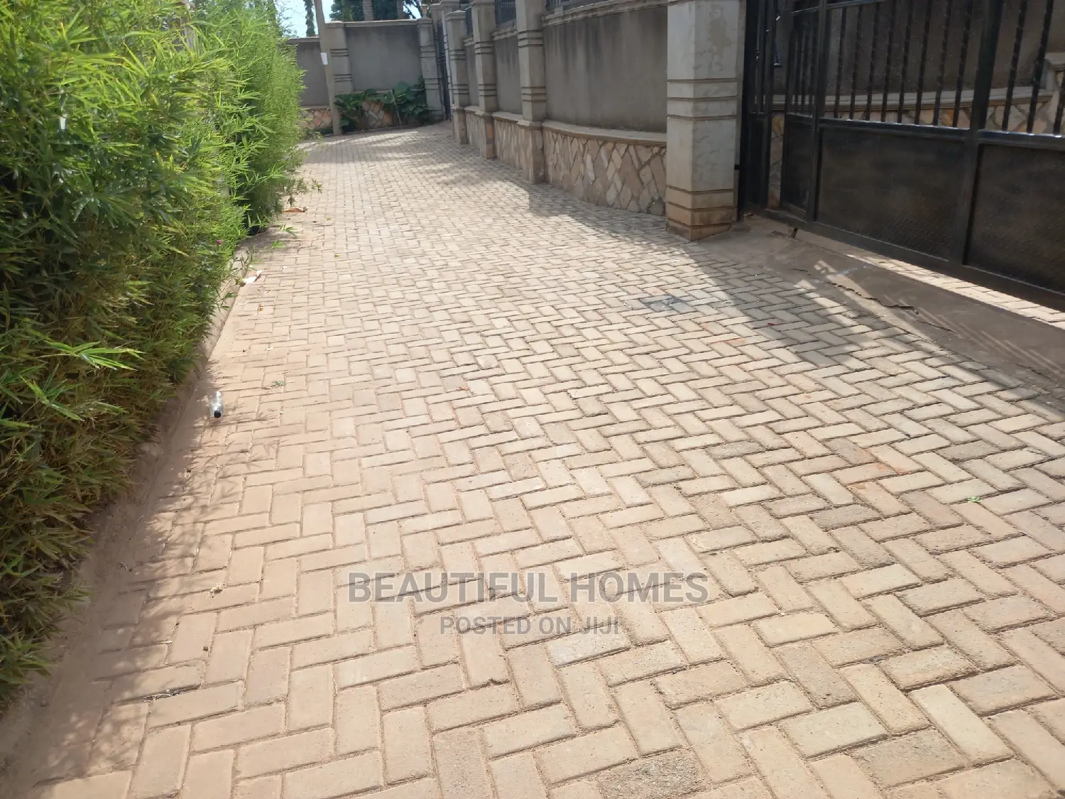 Furnished 4bdrm House in Kira for Sale
