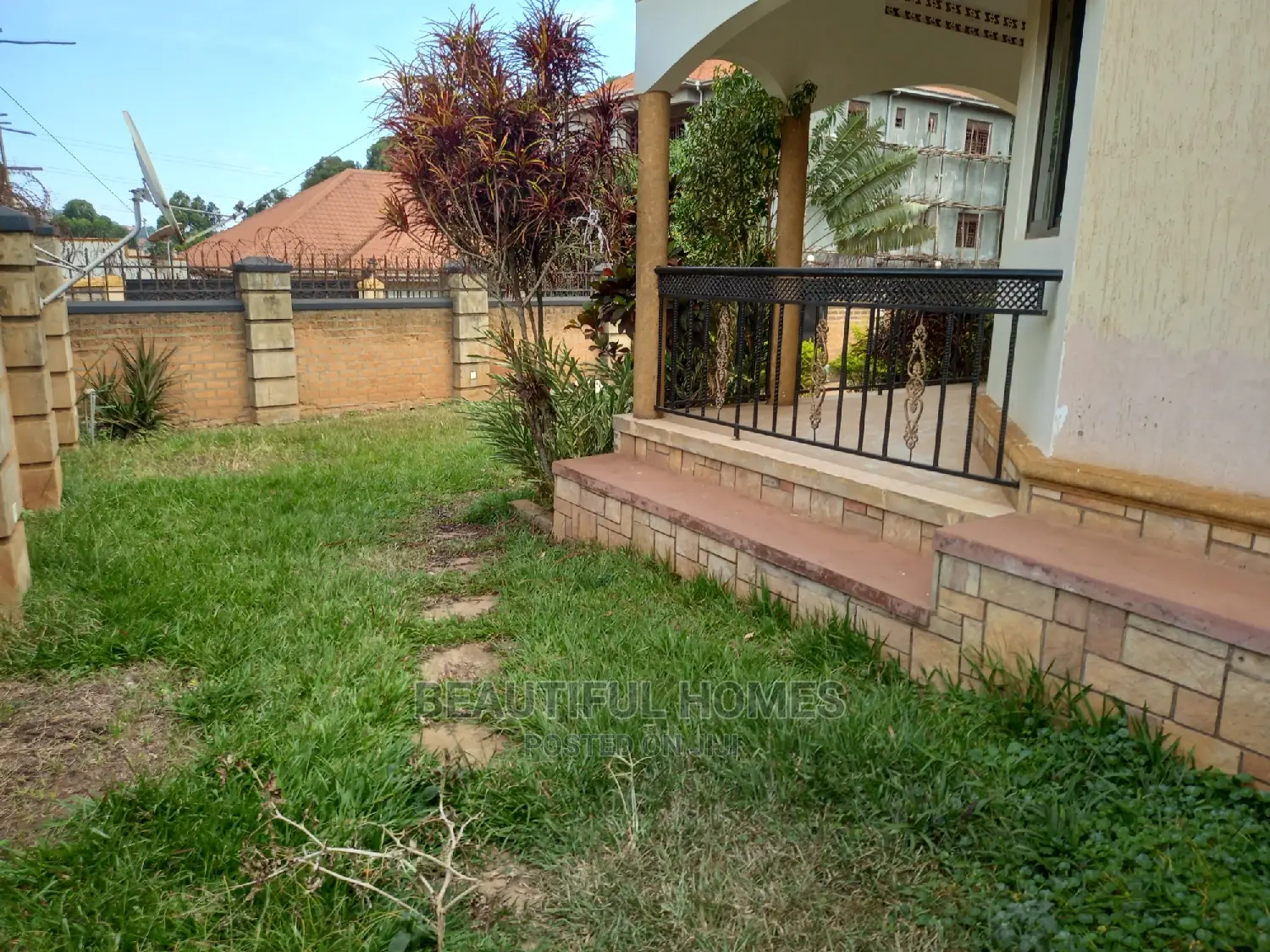 Furnished 4bdrm Bungalow in Kira Posh for Sale