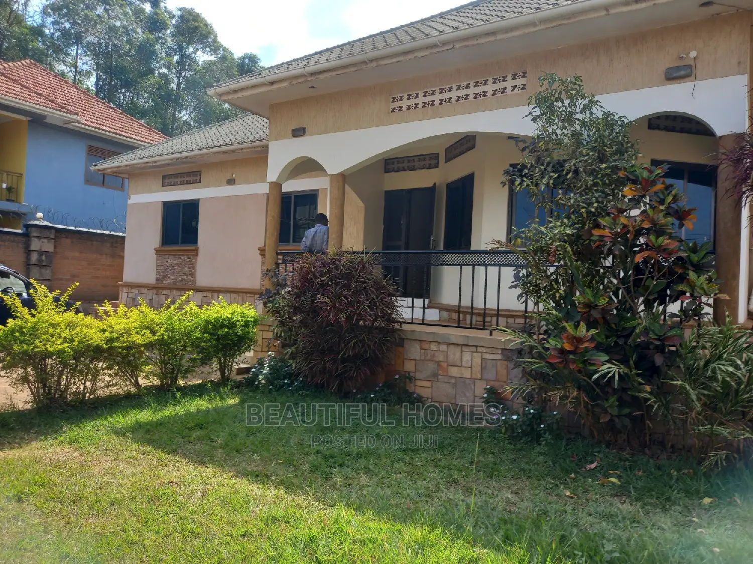 Furnished 4bdrm House in Kira for Sale