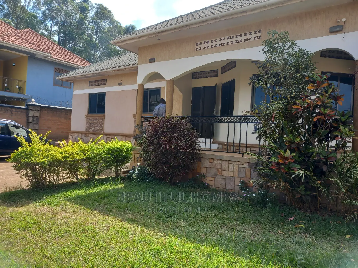 Furnished 4bdrm House in Kira for Sale
