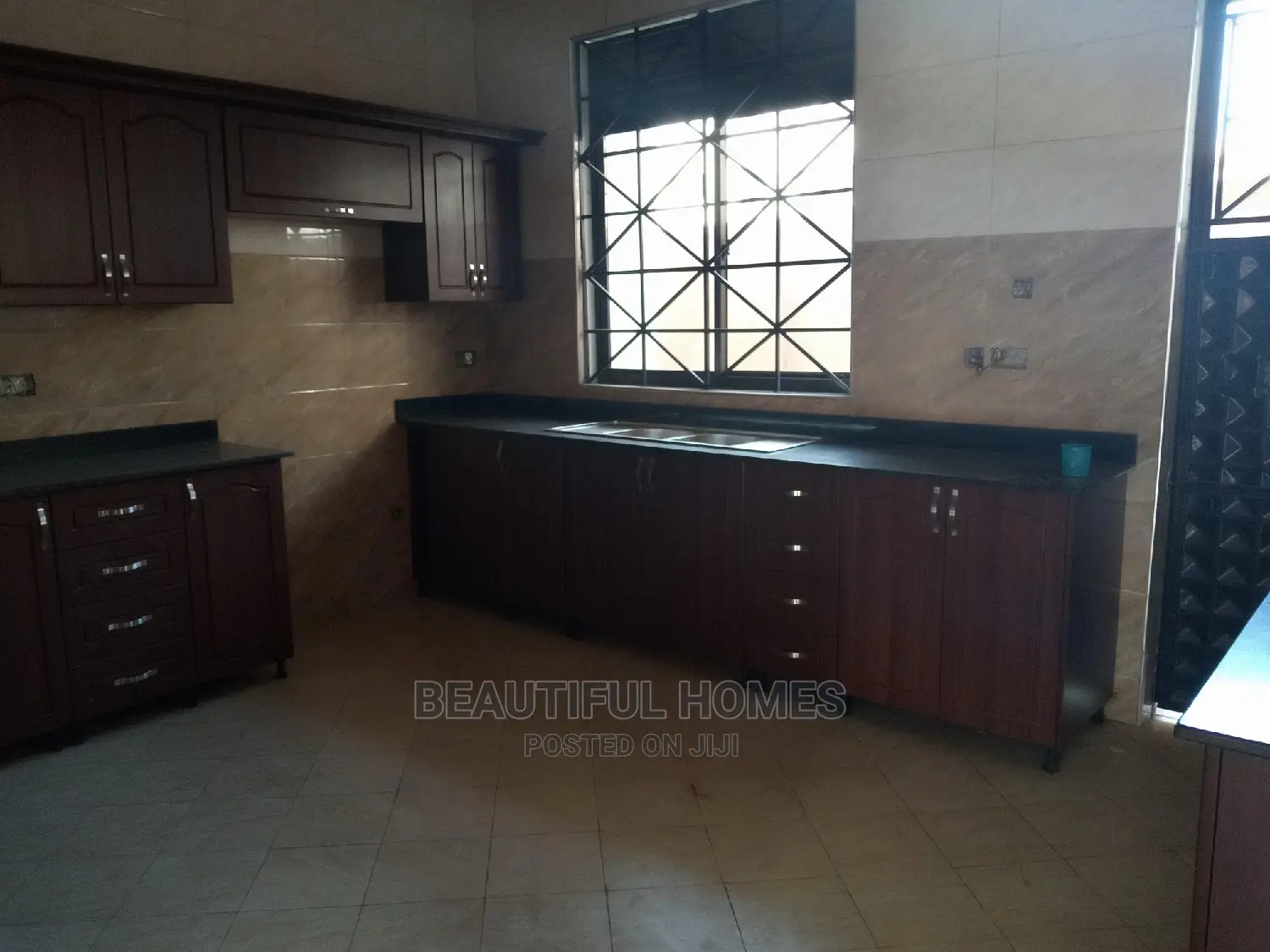Furnished 4bdrm Maisonette in Kira Rich for Sale