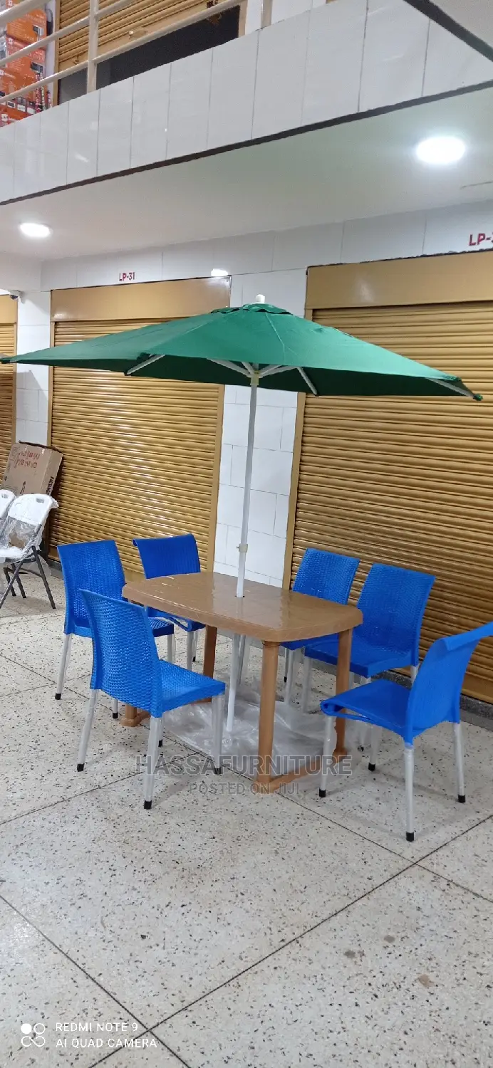 4seaters Bar And Restaurant Set With Umbrella