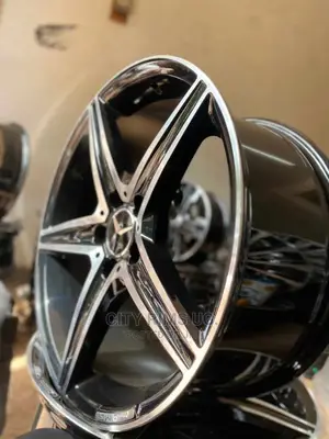 Photo - Mercedes Benz Black Spin Rims