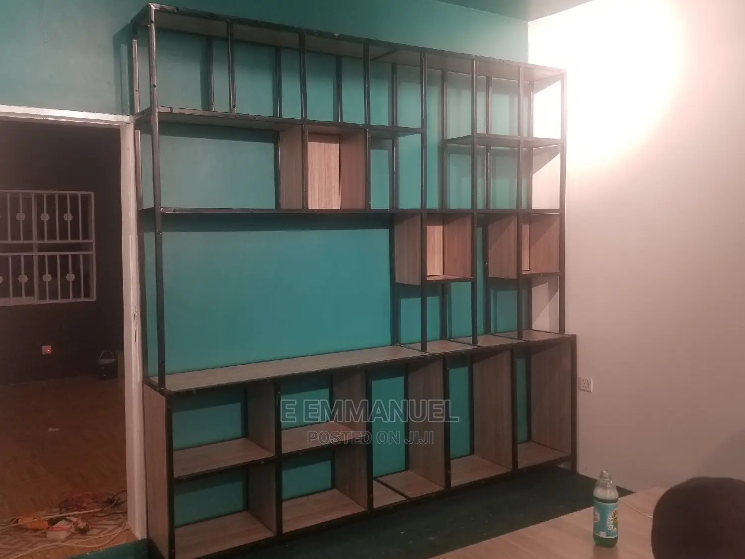 Shelves/ Shelving Units